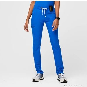 Women’s FIGS pants Yola